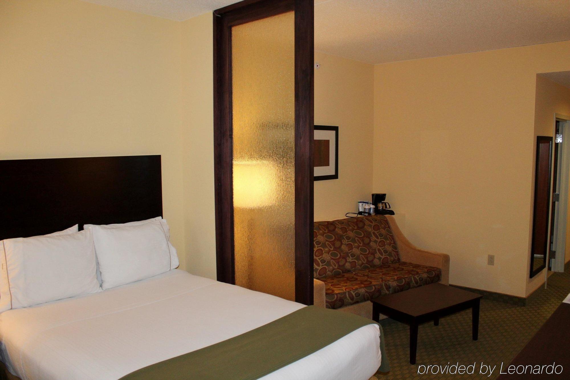 Holiday Inn Express & Suites Harrisburg West Mechanicsburg Exterior photo